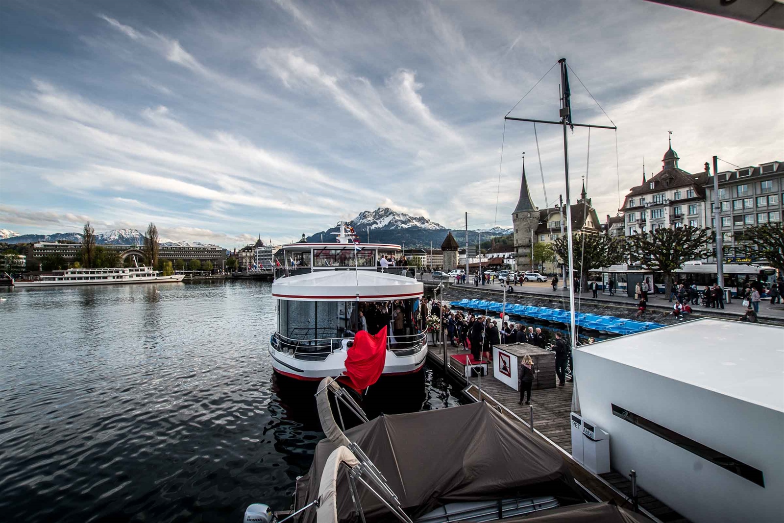 MS Switzerland fährt in Luzern ein
